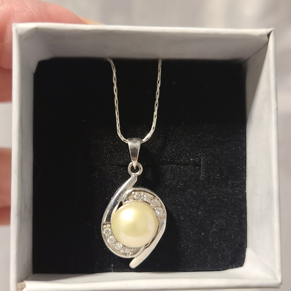 Cultured Pearl  Pendant with Chain in 925 Silver - Picture 6 of 11